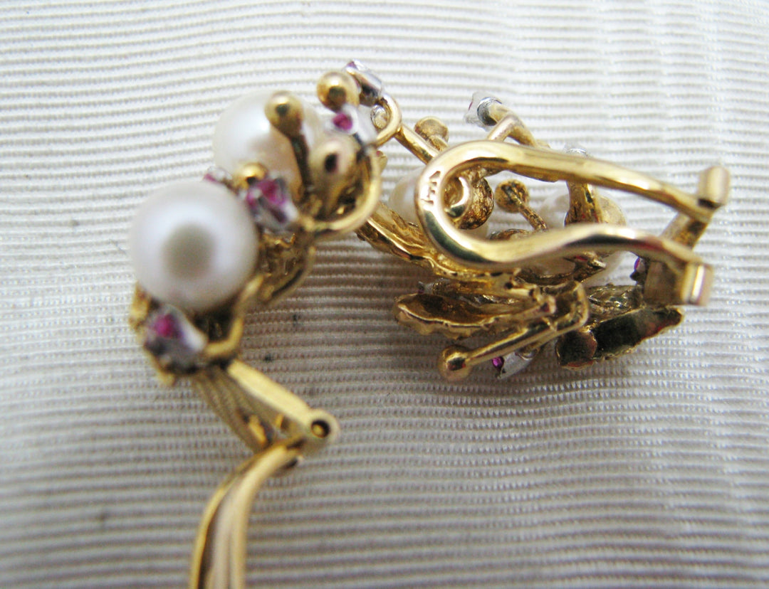 a1025 Vintage - 14k Gold - Pearl and Ruby Clip-On Earrings