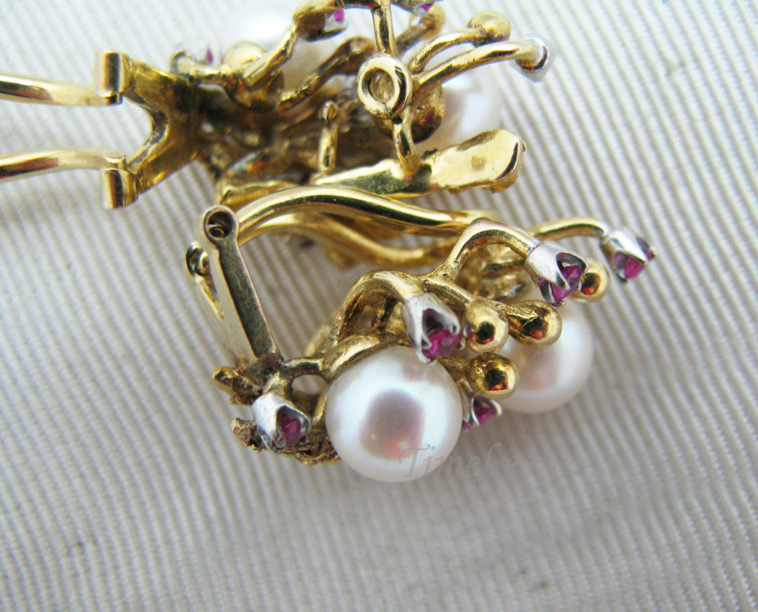a1025 Vintage - 14k Gold - Pearl and Ruby Clip-On Earrings