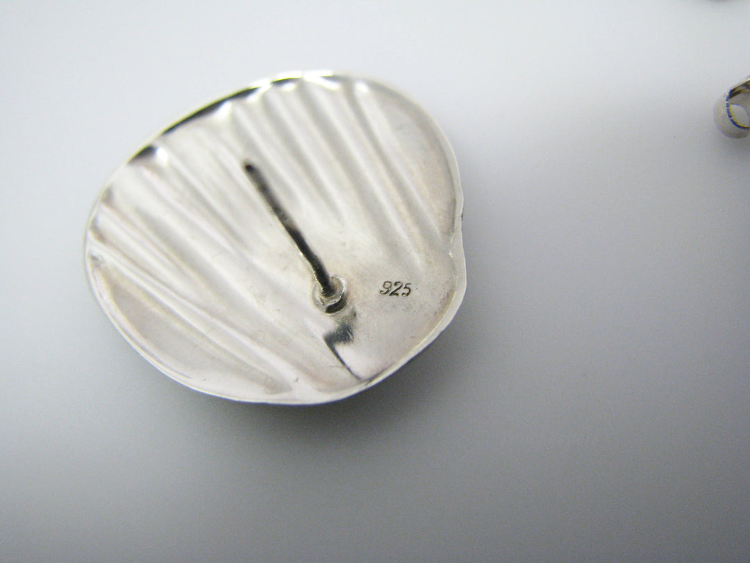 c530 Pretty Sterling Silver Shell Shaped Post Earrings