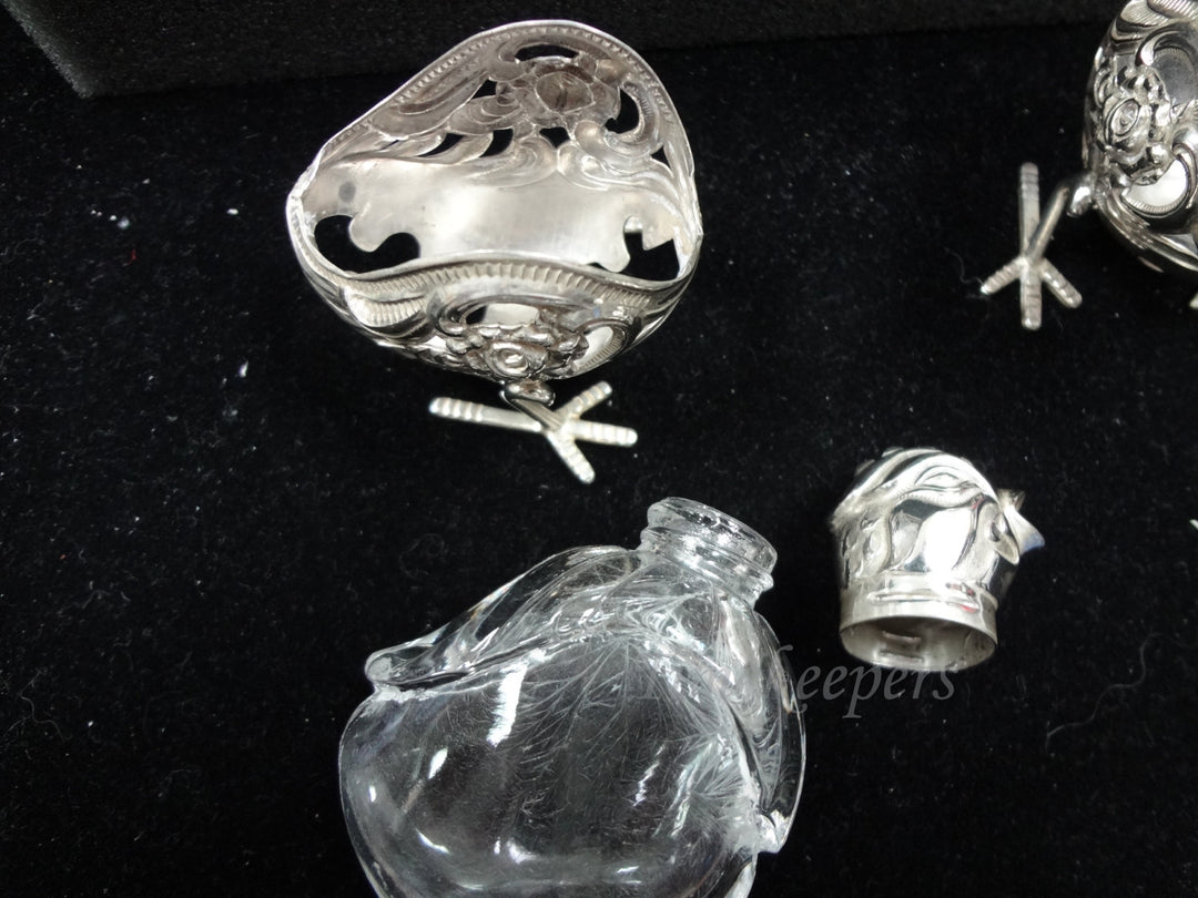 c584 Darling Little Chicks Sterling and Glass Salt and Pepper Shakers