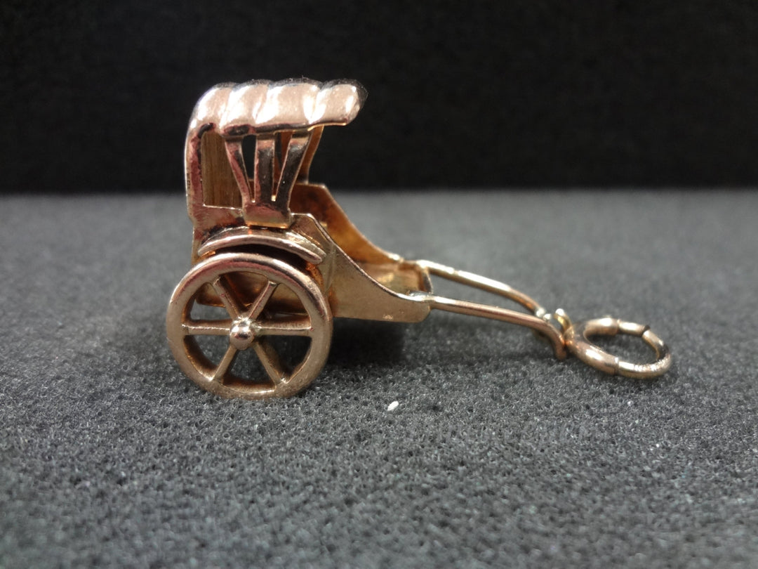 a686 14k Yellow Gold Horse Cart Charm or Pendant (Moveable Charm)