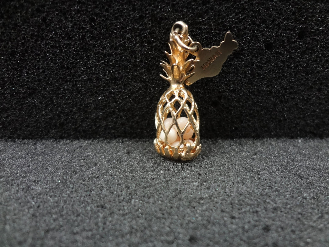 c679 14k Yellow Gold Pineapple Charm or Pendant with a Hawaii tag