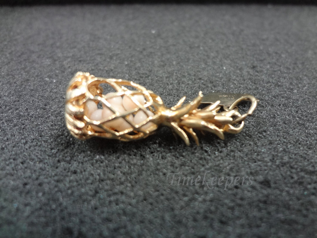 c679 14k Yellow Gold Pineapple Charm or Pendant with a Hawaii tag