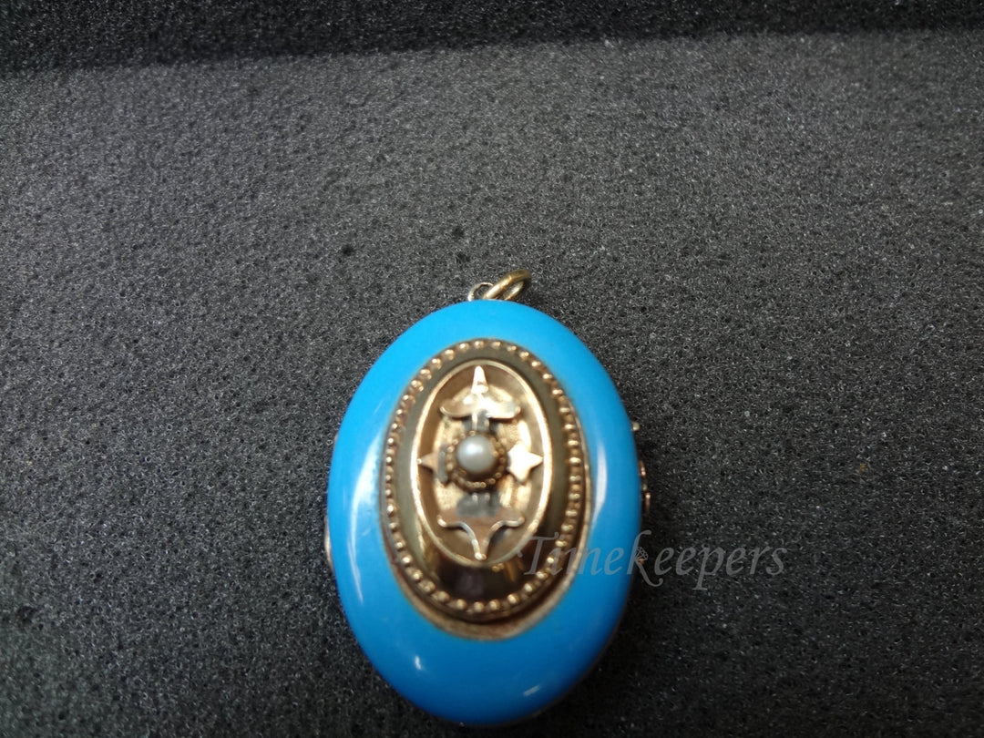 a1043 Beautiful Vintage Blue Enameled Oval Locket