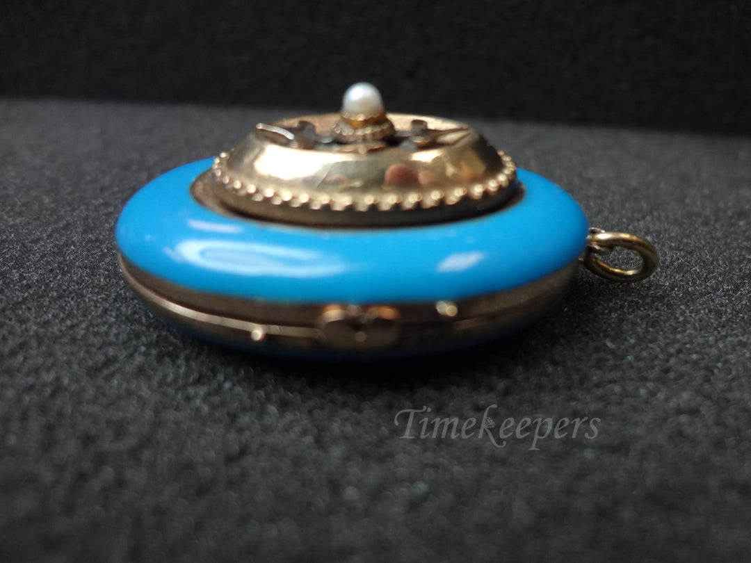 a1043 Beautiful Vintage Blue Enameled Oval Locket