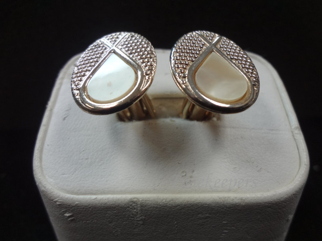 c347 Vintage Gold tone Oval Cuff links featuring a White Stone