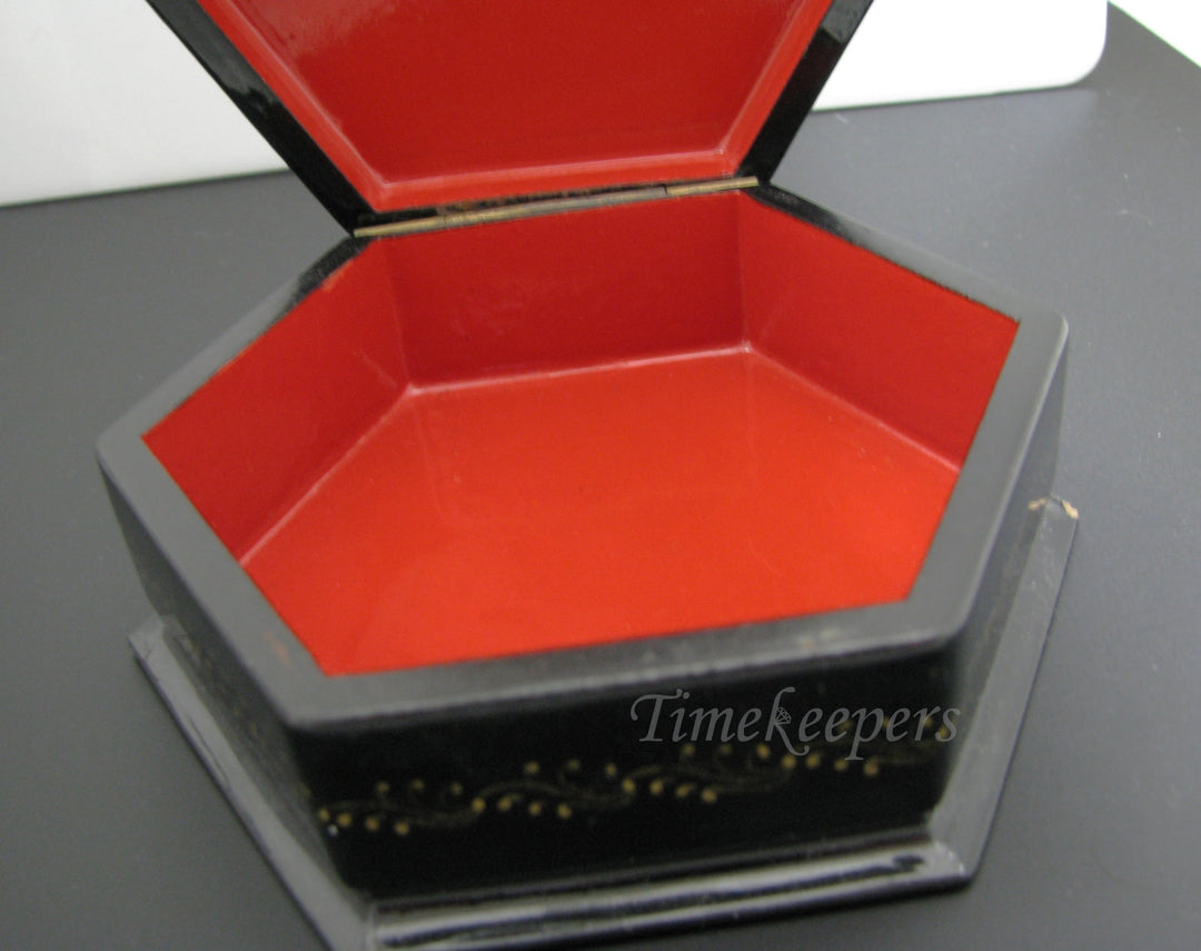 j148 Russian Palekh Tradition Painted Lacquer Box with Troikia or 3 Horses Scene