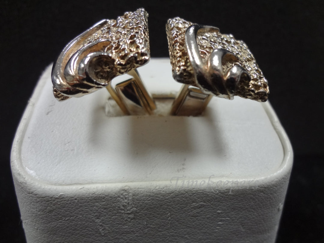 c051 Handsome Vintage Modern Swirl/ Nugget look Cuff Links in Gold Tone
