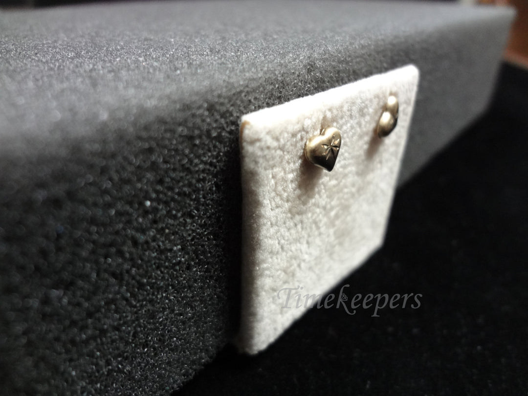 c179 Beautiful 14k Yellow Gold Delicately Etched Heart Pierced Earrings