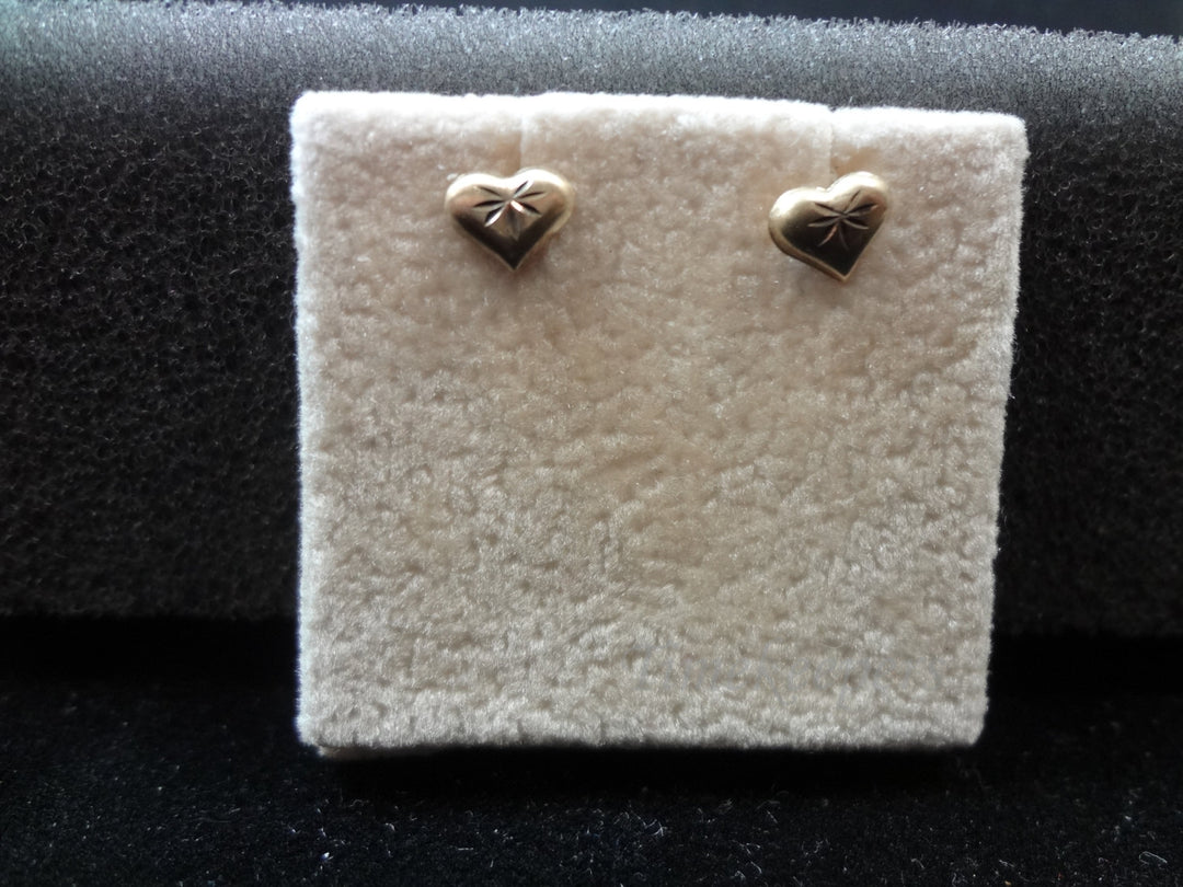 c179 Beautiful 14k Yellow Gold Delicately Etched Heart Pierced Earrings