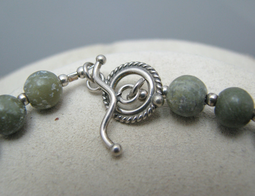 c582 Lovely Connemara Irish Marble and Silver Celtic Knot Necklace &amp; Bracelet Set