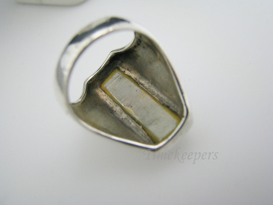 c178 Lovely Sterling Silver Ring with Mother of Pearl Top