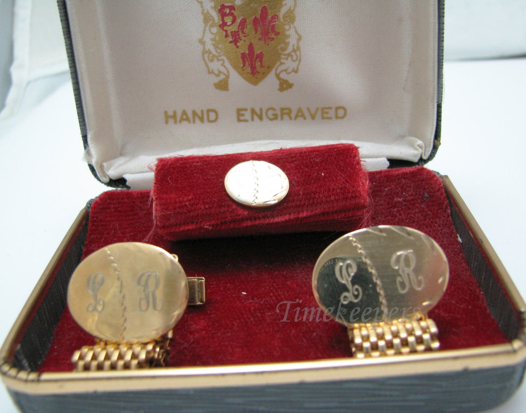 b099 Vintage Gold Tone Engraved Tie Tack and Cuff Link Set In box