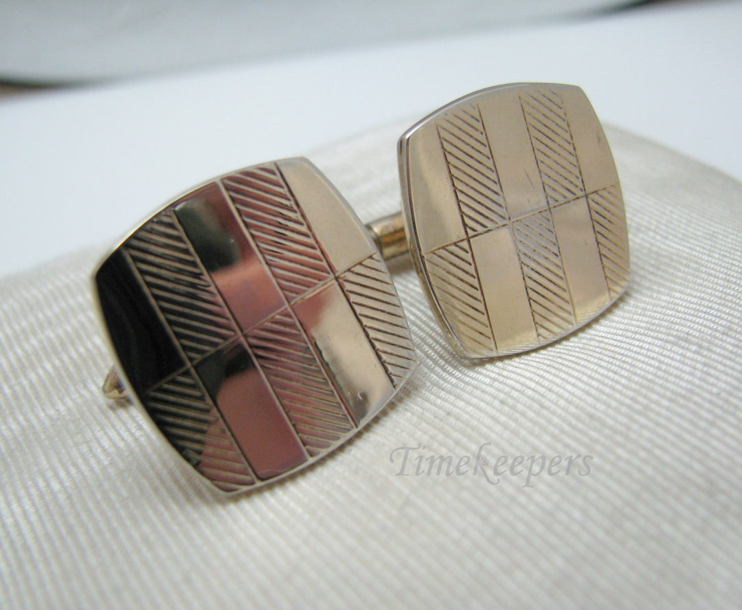 a414 Vintage Square Gold Tone Cuff link w/ Alternating Hatched & Polished Design