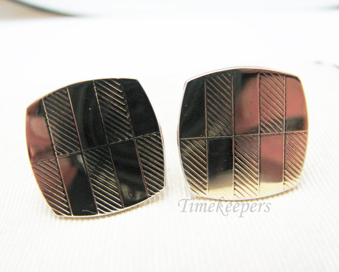 a414 Vintage Square Gold Tone Cuff link w/ Alternating Hatched & Polished Design