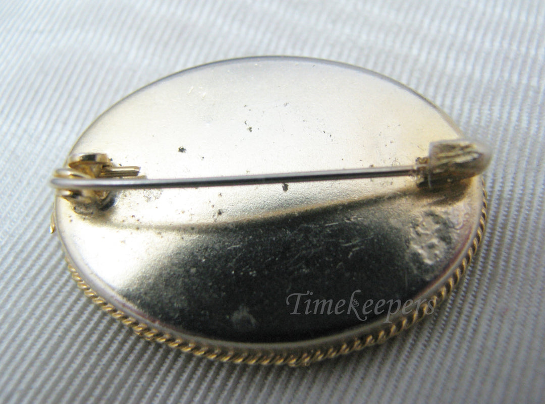 a949 Beautiful Vintage Micro Mosaic Oval Brooch in Dark Blue and Red