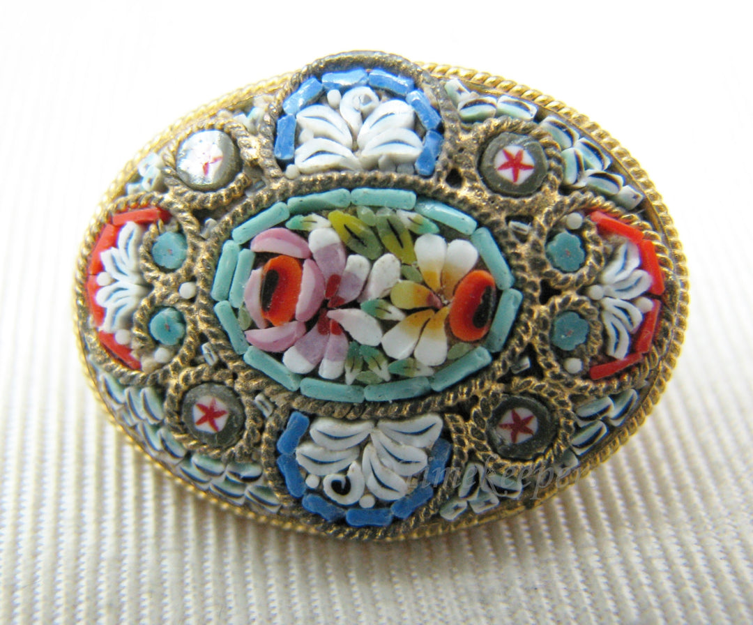 a947 Beautiful Vintage Micro Mosaic Oval Brooch in Blue and Red