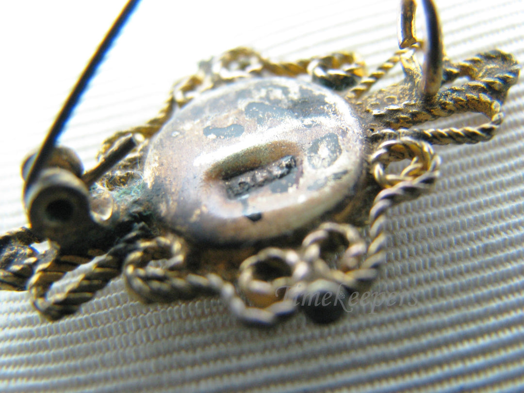 a945 Lovely Vintage Micro Mosaic Filigree Brooch in Blues and Reds