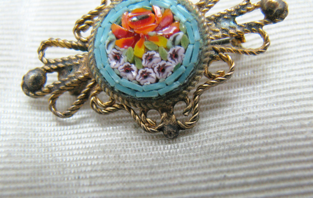 a945 Lovely Vintage Micro Mosaic Filigree Brooch in Blues and Reds