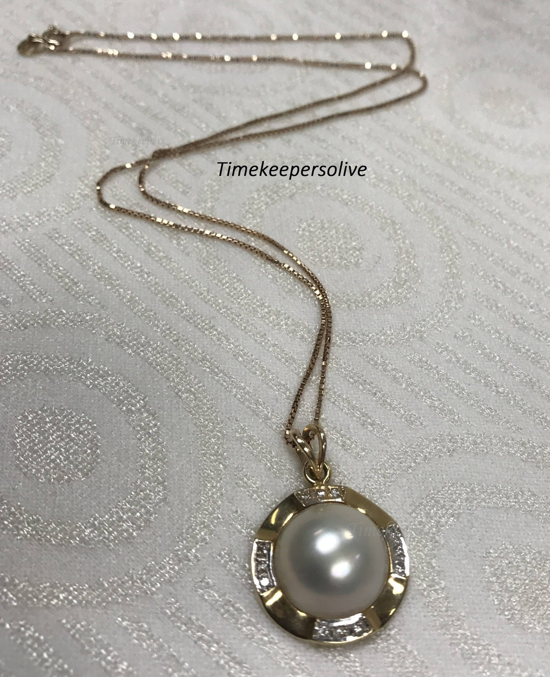 b121 Beautiful Luster Half Pearl Chain Necklace Pendant with Diamonds in 14k; 10K Gold