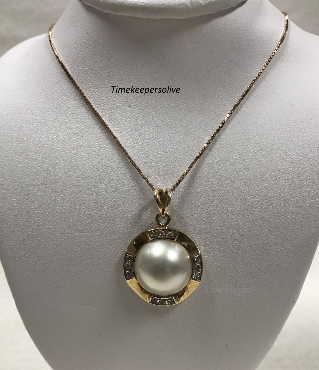b121 Beautiful Luster Half Pearl Chain Necklace Pendant with Diamonds in 14k; 10K Gold
