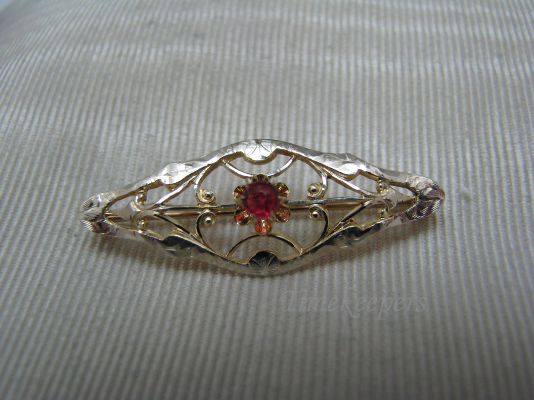 a579 Vintage 10k Yellow Gold Filigree Pin Brooch with a Single Center Ruby