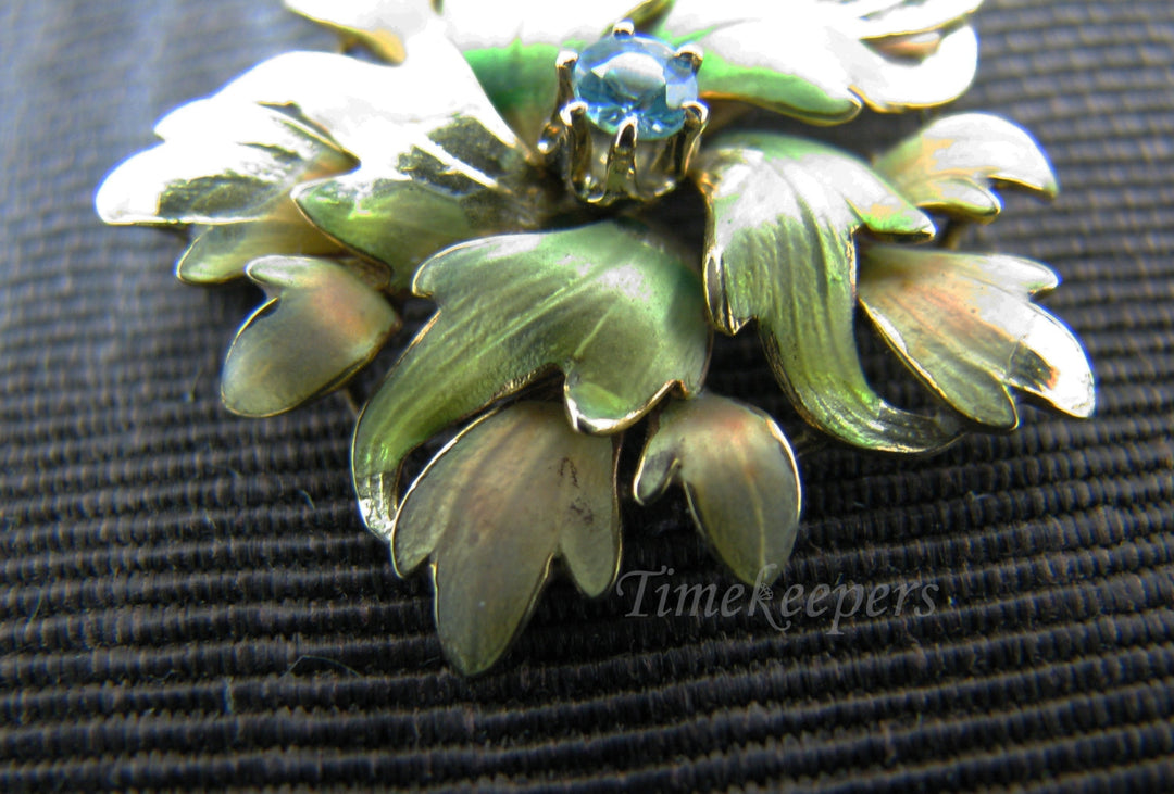 a662 Vintage 9k Yellow Gold Enameled Leaf Brooch with an Aquamarine Stone Center
