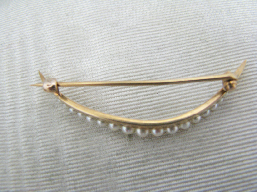 c099 Beautiful Vintage 14k Yellow Gold Curved Pearl Brooch