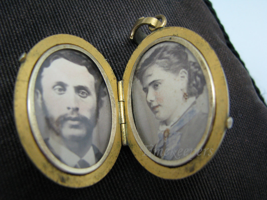 a727 Vintage Gold Filled Locket with Two places for Photos Inside