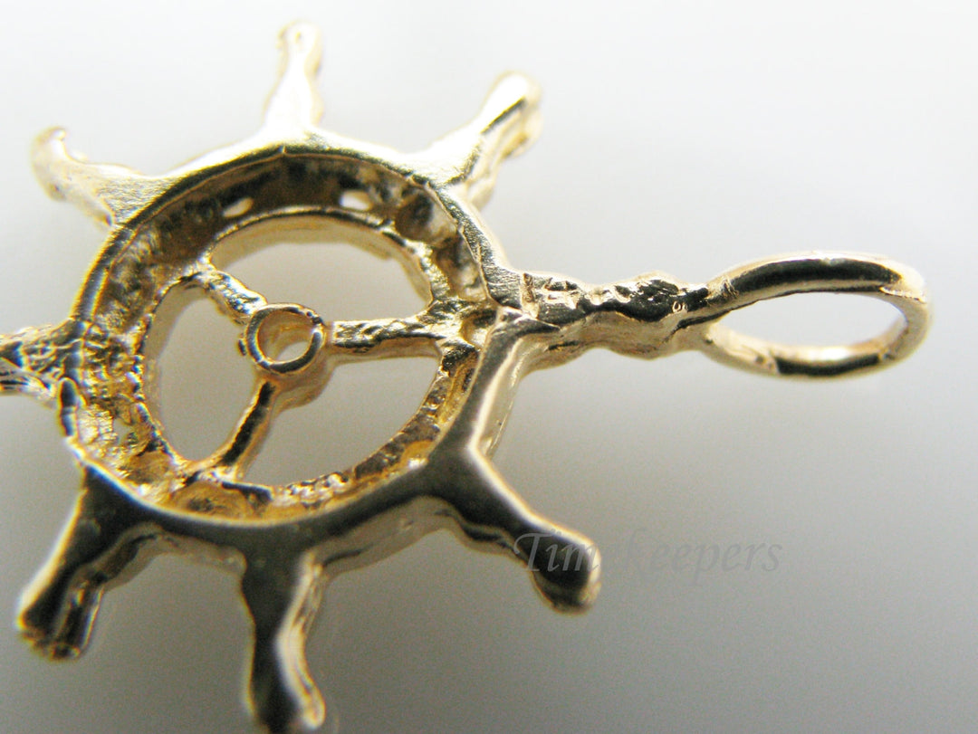 a926 Vintage Beautiful 14k Yellow Gold Boat Wheel Pendant