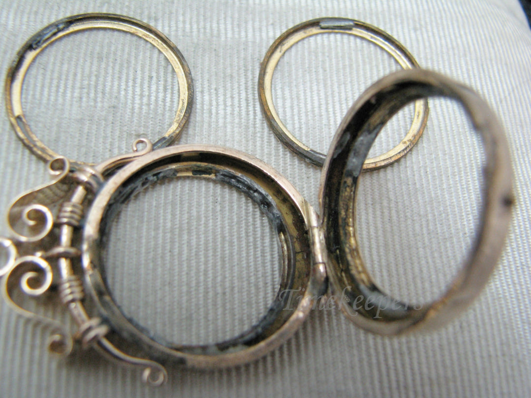 a562 Antique Victorian Flower Etched Double Sided Locket in 9k Yellow Gold