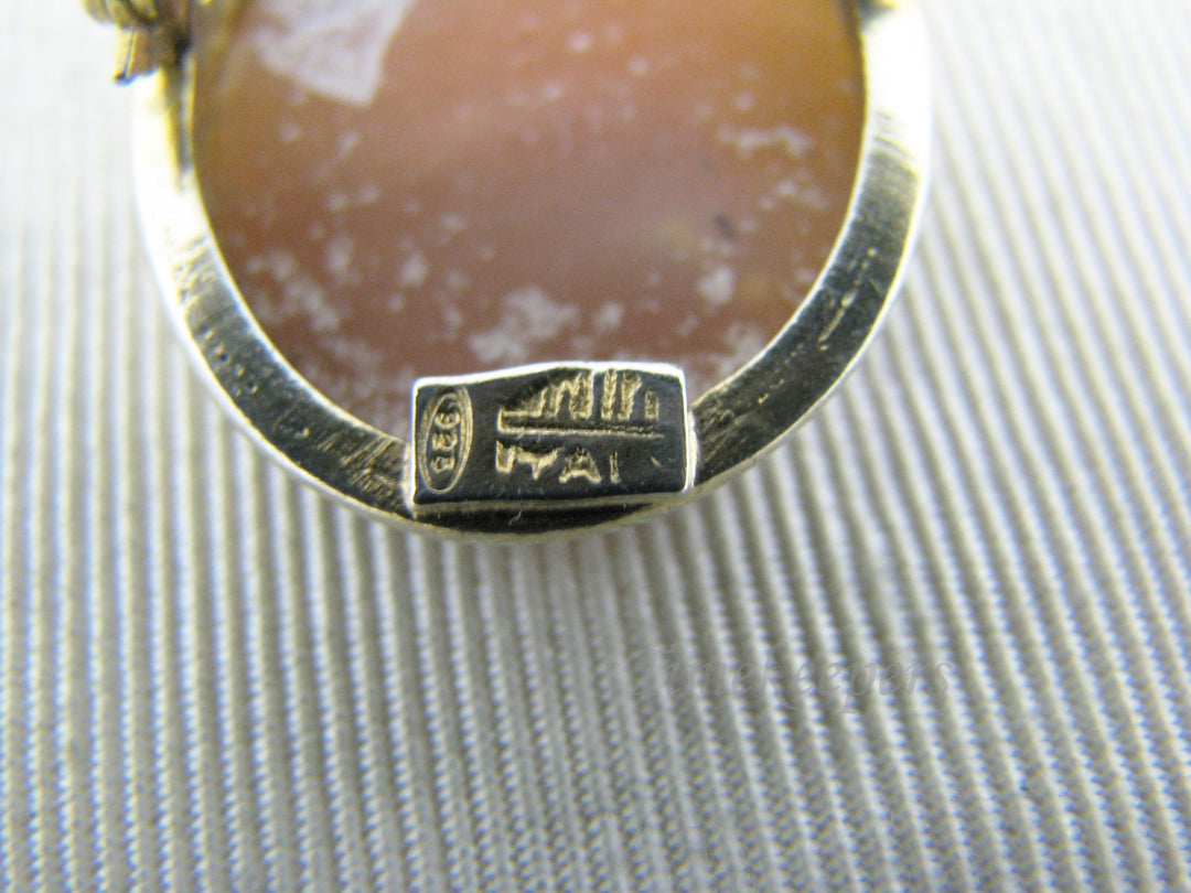 c250 Beautiful Vintage Carved Cameo Brooch/ Pendant in Sterling with Gold Wash