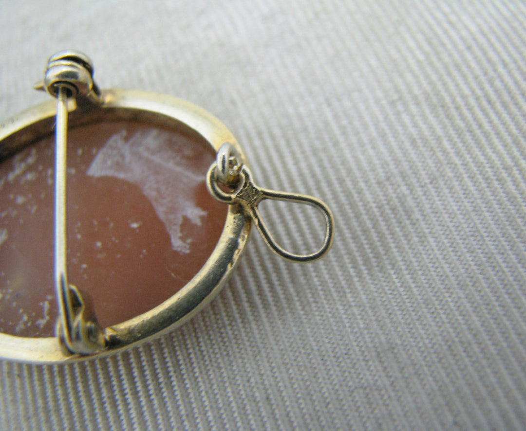 c250 Beautiful Vintage Carved Cameo Brooch/ Pendant in Sterling with Gold Wash