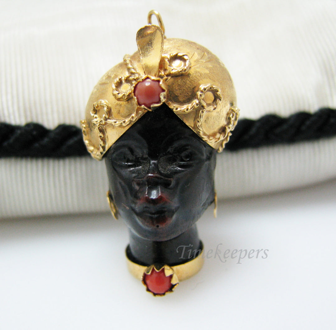 a885 Vintage Blackamoor Carved Ebony Head dress Pendant 18k yellow gold