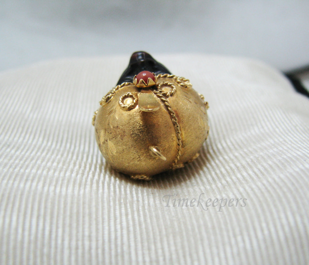 a885 Vintage Blackamoor Carved Ebony Head dress Pendant 18k yellow gold