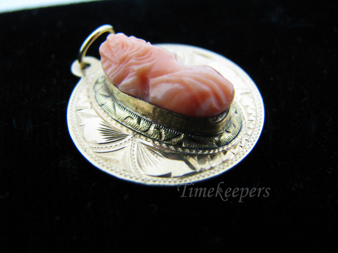 j033 Beautiful Unique Vintage Cameo Pendant on 14k Yellow Gold Disk