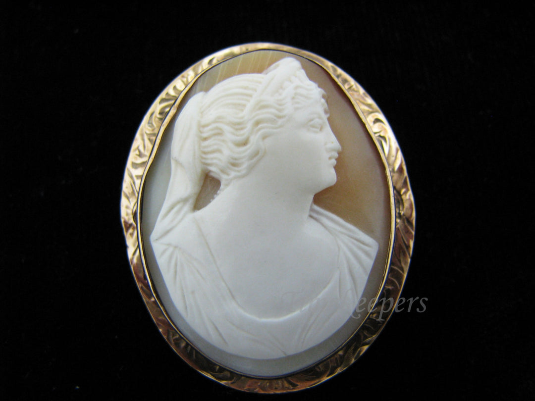 c600 Gorgeous Vintage Carved Cameo Convertible Brooch/ Pendant in 10k Yellow Gold