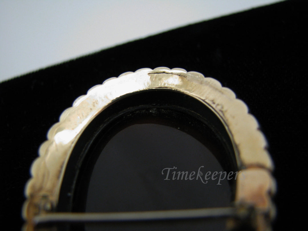 a874 Beautiful Antique Carved Dark Cameo Brooch in 14k Yellow Gold
