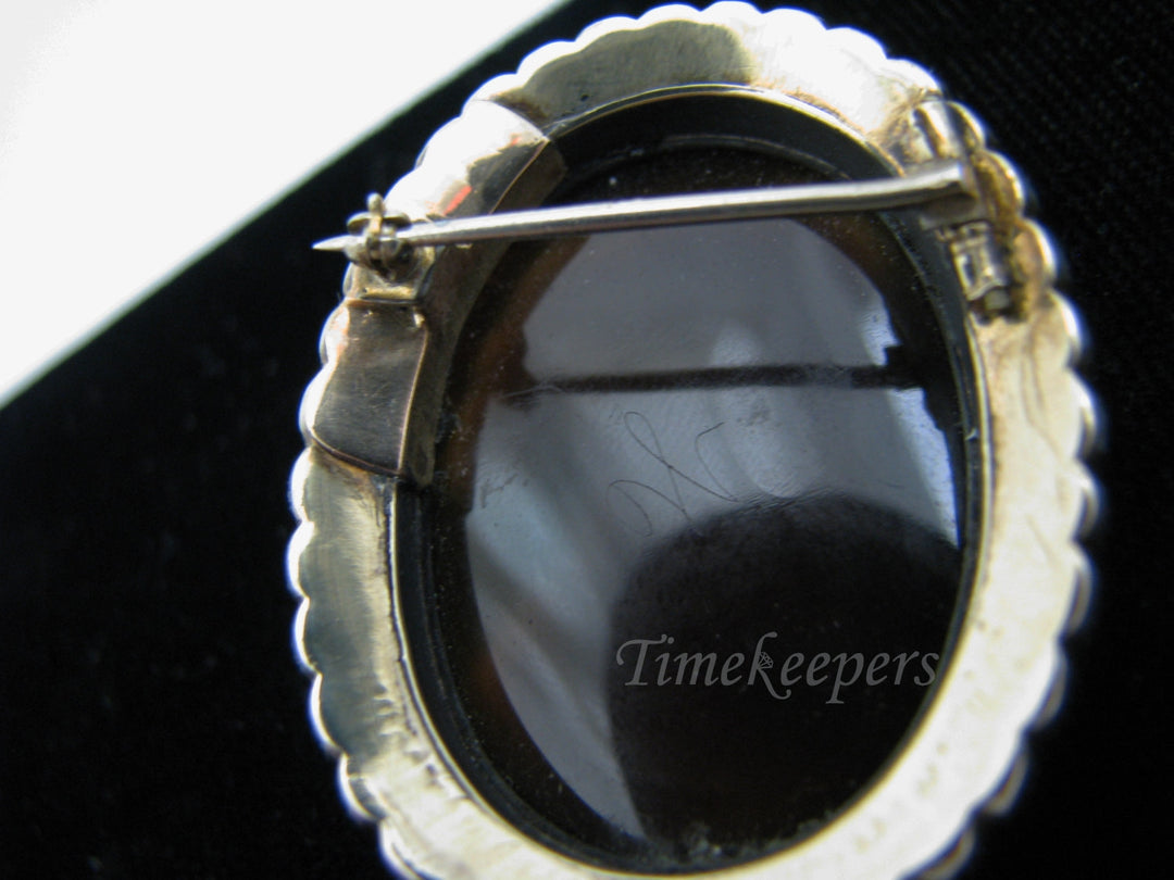 a874 Beautiful Antique Carved Dark Cameo Brooch in 14k Yellow Gold