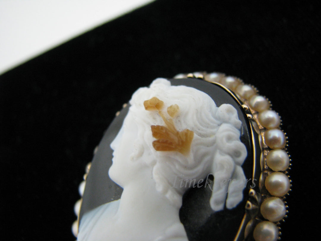 a874 Beautiful Antique Carved Dark Cameo Brooch in 14k Yellow Gold