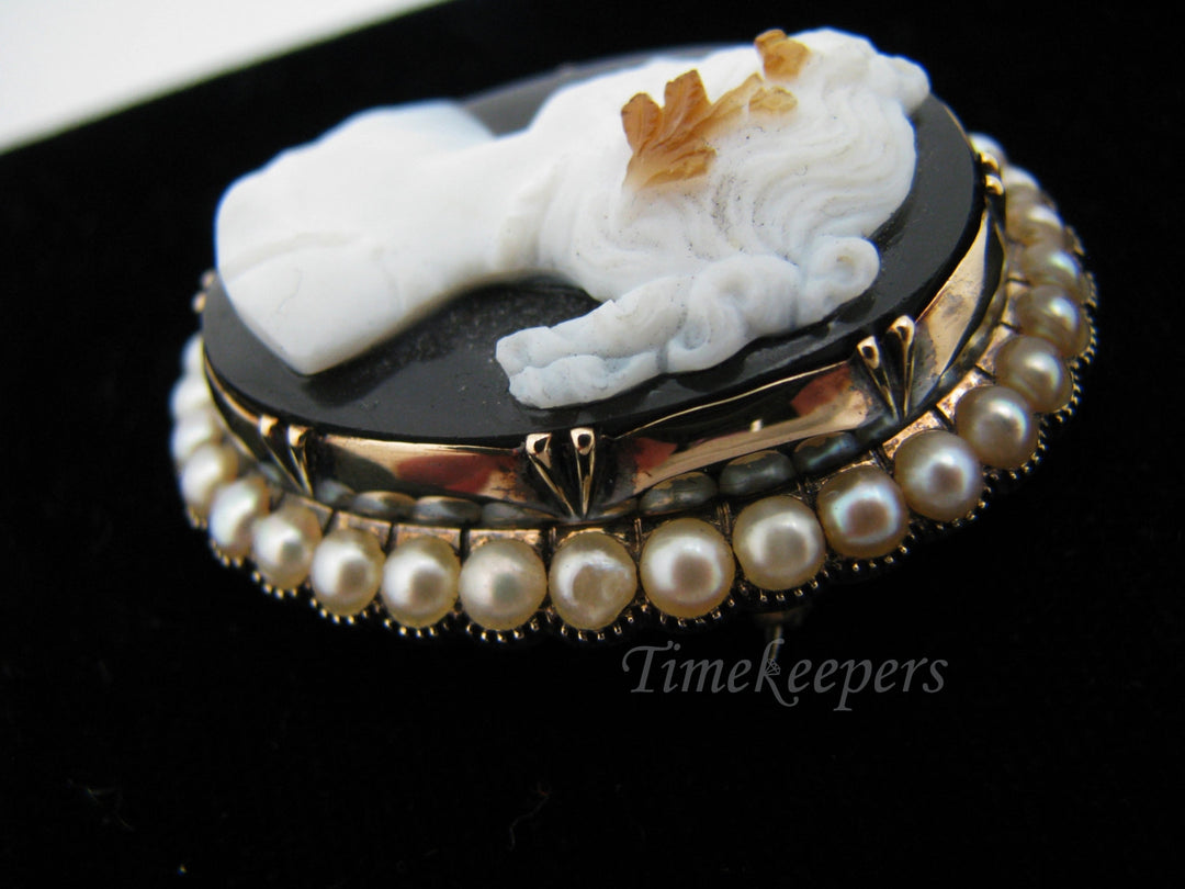 a874 Beautiful Antique Carved Dark Cameo Brooch in 14k Yellow Gold