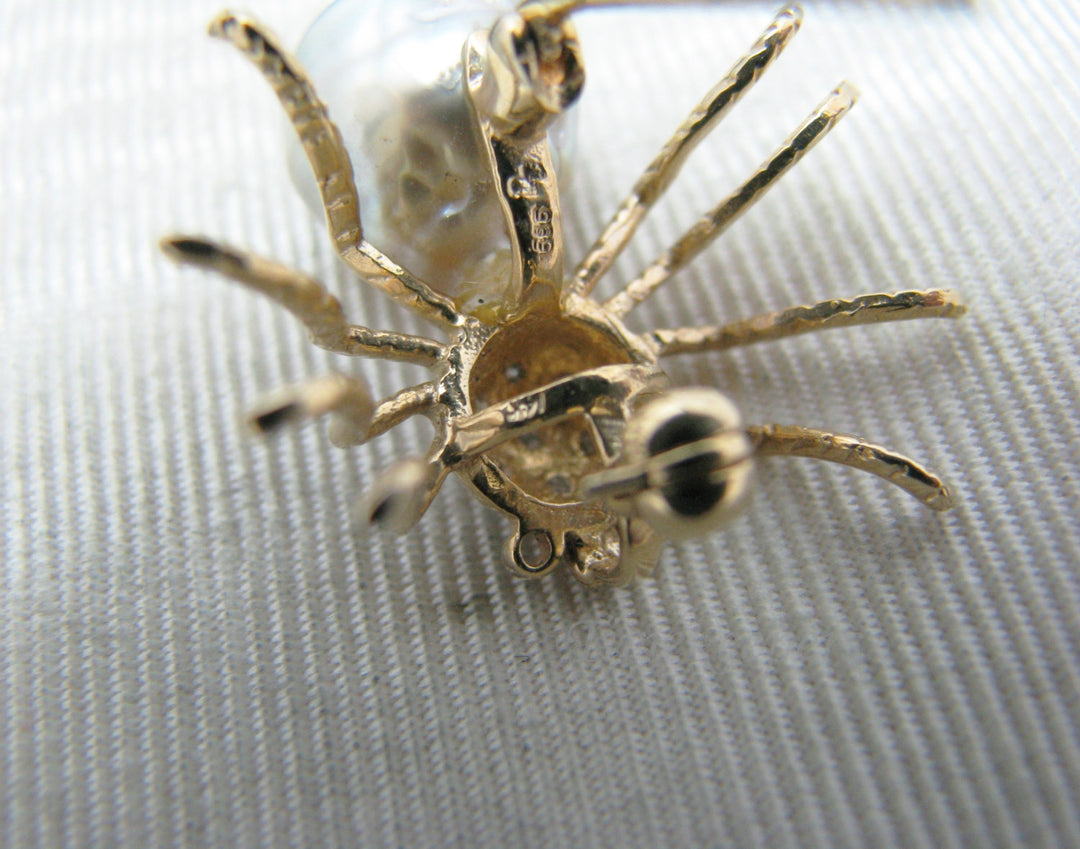 a578 Stunning Vintage 14k Yellow Gold Spider Brooch Pin Pearl Body Diamond Head