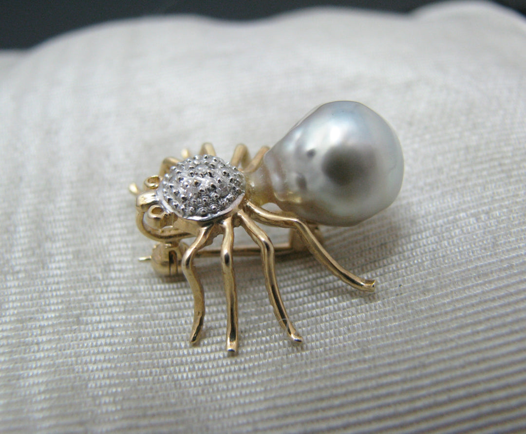 a578 Stunning Vintage 14k Yellow Gold Spider Brooch Pin Pearl Body Diamond Head