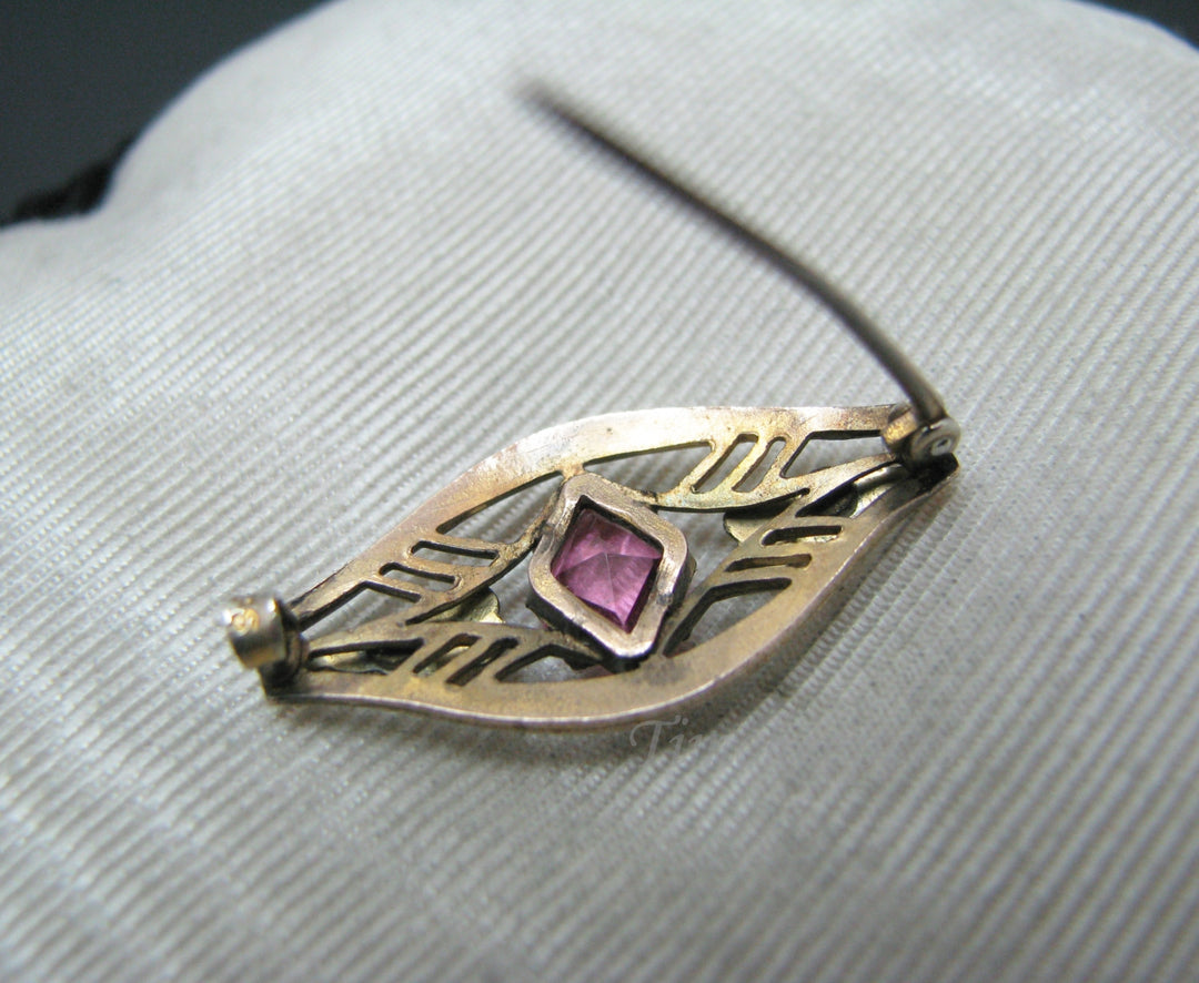 a595 Very Nice Vintage Gold Filled Brooch with a Pink Center Stone