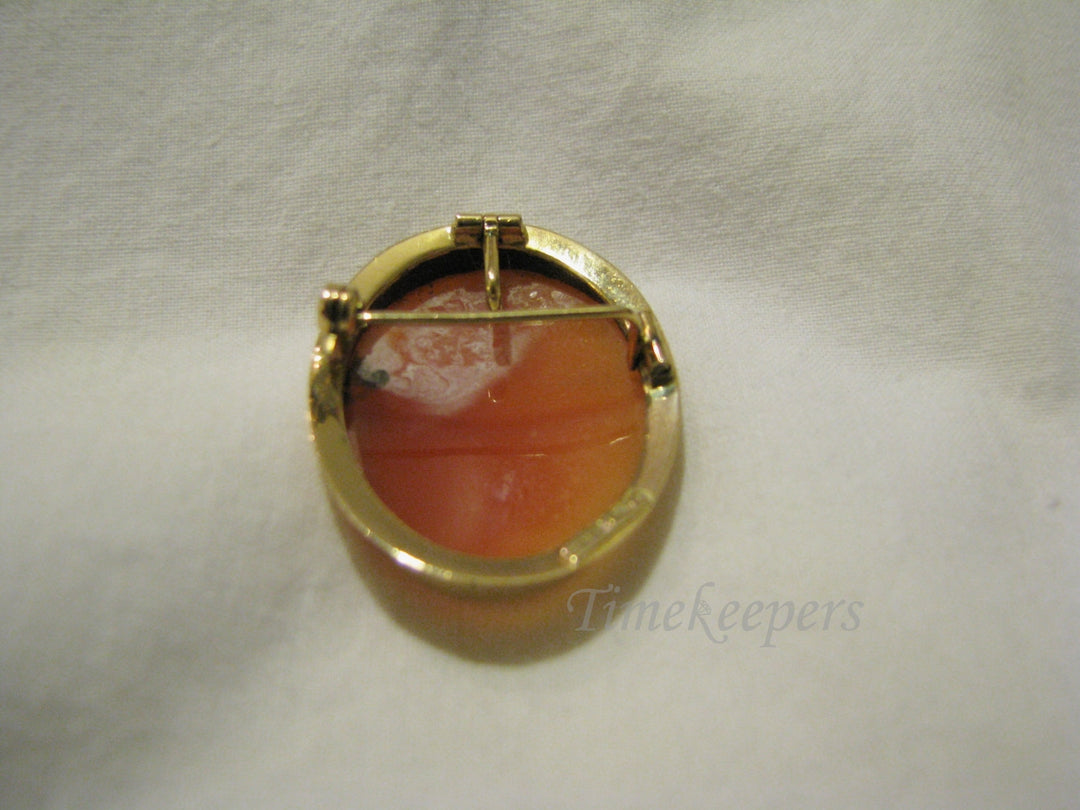 a049 Beautiful Vintage Carved Cameo Brooch in 18k Yellow Gold