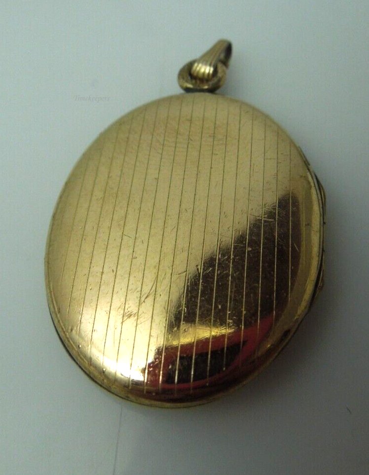s895 Vintage Gold Filled Oval Cabochon Floral Etched Locket Pendant
