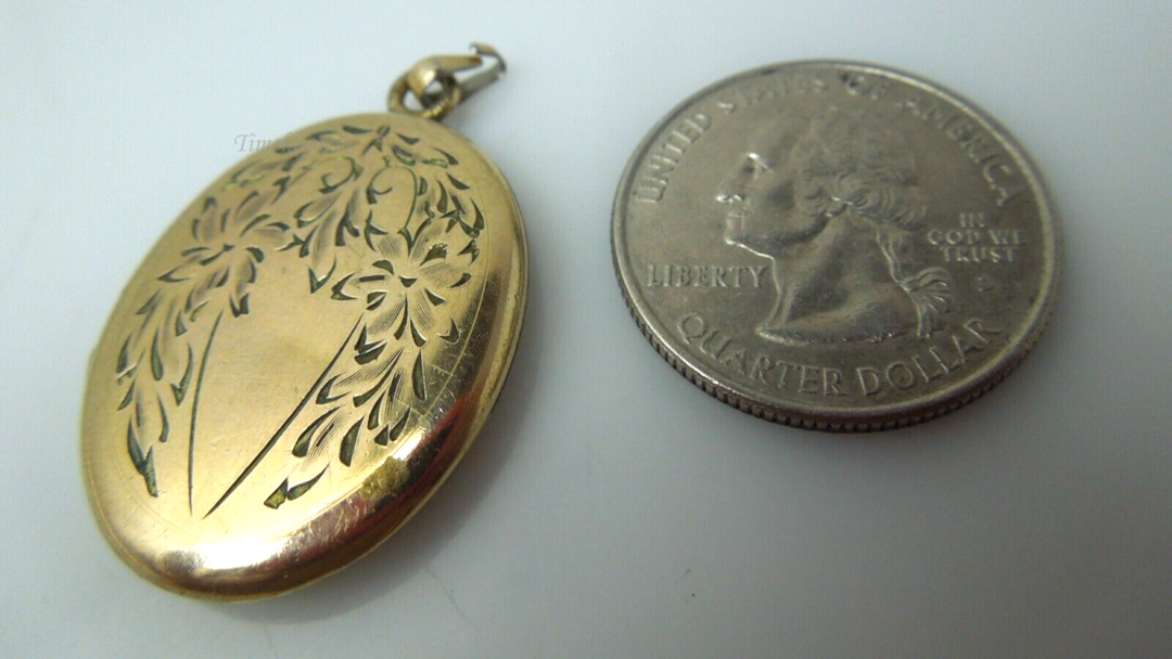 s895 Vintage Gold Filled Oval Cabochon Floral Etched Locket Pendant