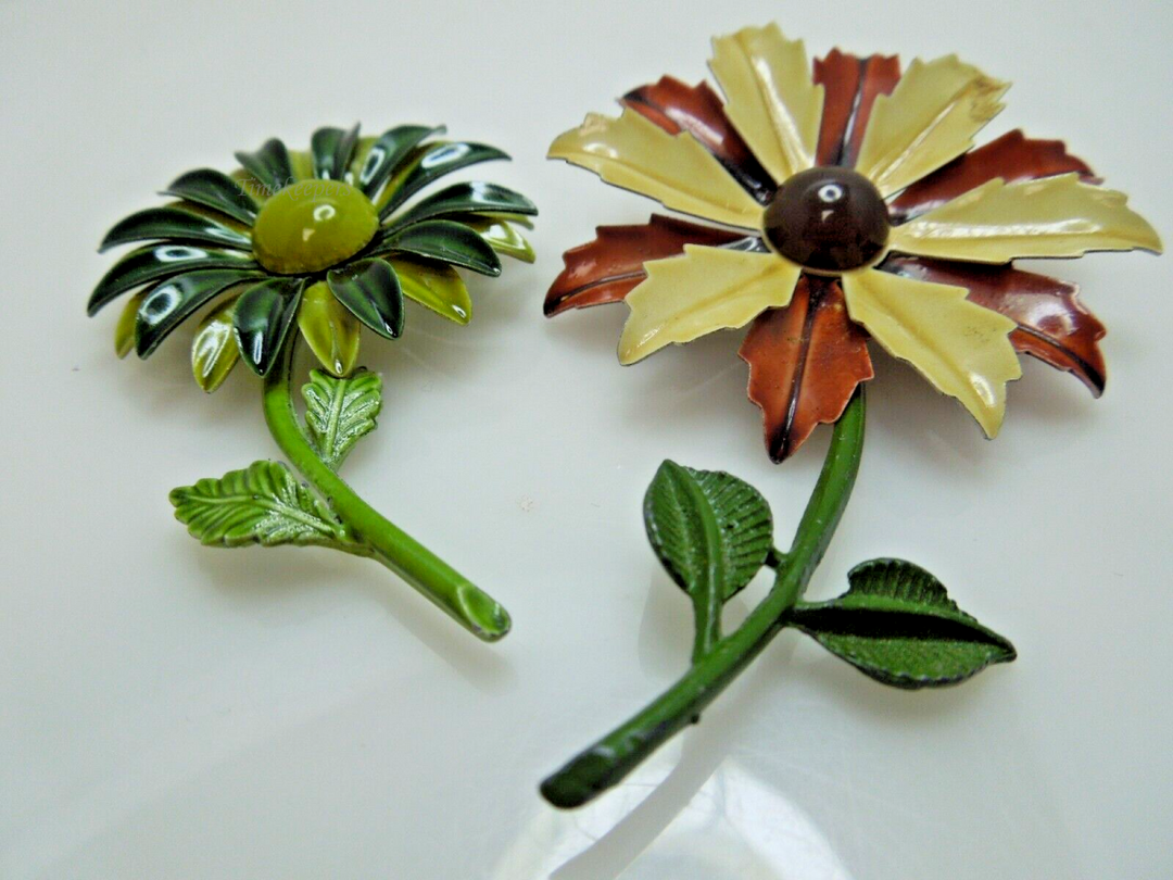 s686 Set of 2 Vintage Flower Brooches Enamel Sweater Pins,Dress Pins