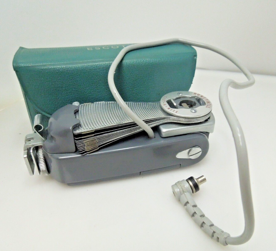 s589 Vintage Camera flash attachment Honeywell tilt a mite with the case