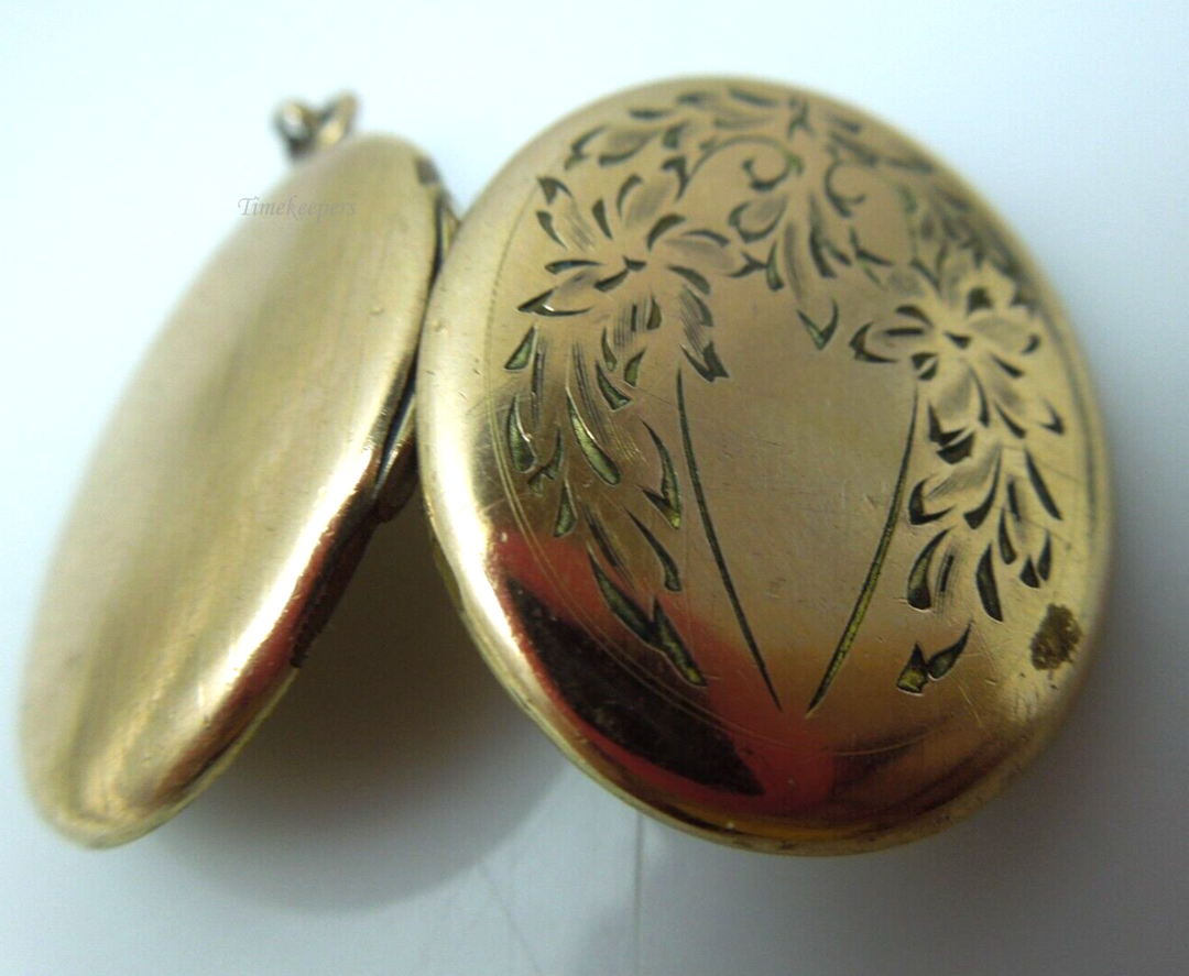 s895 Vintage Gold Filled Oval Cabochon Floral Etched Locket Pendant